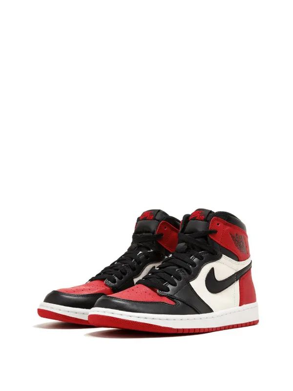 Nike Air Jordan 1 Mid 'Bred Toe'
